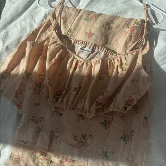 Reformation linen floral set sizer 4 zimmermann style - Picture 4 of 9